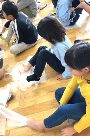 公立小学校で大盛況。“足ゆびを使う”新体験ゲーム 公立小学校で大盛況。“足ゆびを使う”新体験ゲーム
