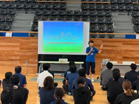 教育現場で広がる脳活性化メソッド「シナプソロジー(R 教育現場で広がる脳活性化メソッド「シナプソロジー(R