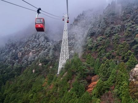 御在所岳が今季初の雪化粧 初雪・初冠雪 樹氷も観測 御在所岳が今季初の雪化粧 初雪・初冠雪 樹氷も観測