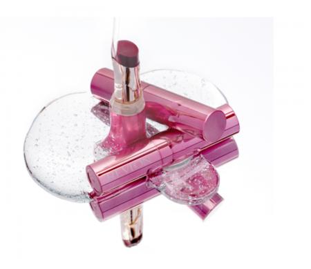 ぷっくり唇。うるおってツヤめく「水膜ツヤリップ」か