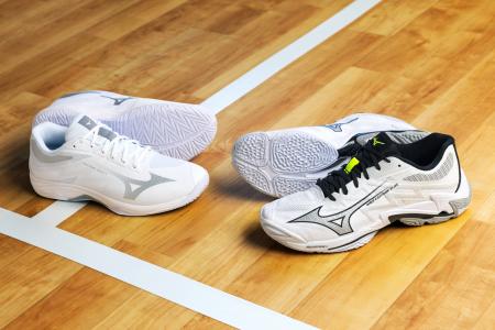バレーボールシューズ「WAVE LIGHTNING ELITE」「LIGH バレーボールシューズ「WAVE LIGHTNING ELITE」「LIGH