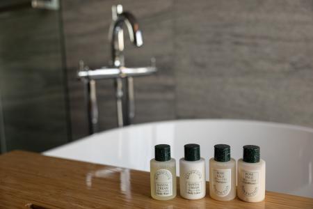 キンプトン新宿東京スイートルーム限定「NONFICTION」 キンプトン新宿東京スイートルーム限定「NONFICTION」