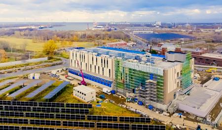 ブロードバンドタワー、石狩再エネデータセンター第1