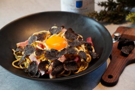 期間限定トリュフ倍増!炎のチーズパスタの新商品「ト 期間限定トリュフ倍増!炎のチーズパスタの新商品「ト