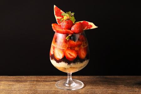 【期間限定】1ダースのあまおうを詰め込んだ贅沢なパ