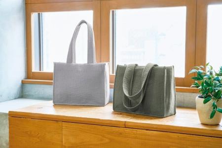 ふんわり軽量。なのに機能的。いつも持ち歩きたくなる