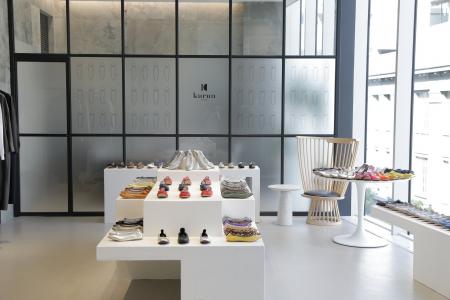 片足約100gの最高の履き心地を提供する日本発ファクト 片足約100gの最高の履き心地を提供する日本発ファクト