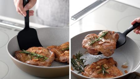 差し込みやすさと持ち上げやすさを両立！独自構造の「