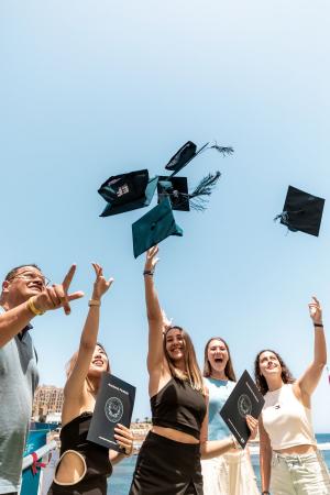 SNSフォロワー100人から挑戦できる“等身大留学”モデル SNSフォロワー100人から挑戦できる“等身大留学”モデル