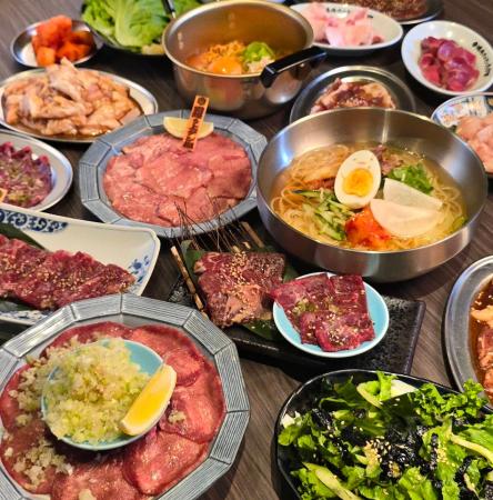 「うまさも値段もちょうどいい」ホルモン酒場へ。焼肉