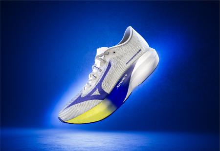 スピードレーシングシューズ「HYPERWARP」発売