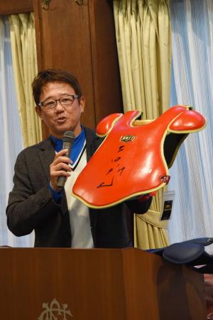 川西市名誉市民 古田敦也さん協力によるチャリティゴ