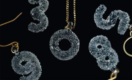 透明感あふれる“ガラスの工芸品”アクセが新登場！SOU