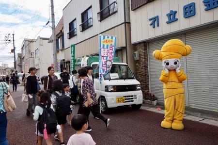 南国市後免町が手づくりのぬくもりに包まれる…「地産