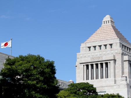 自民党と日本維新の会は３日の衆院議運理事会で国...