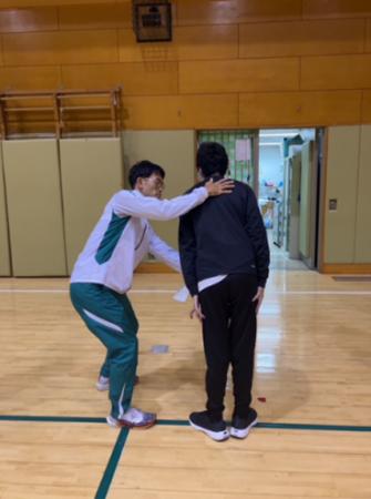 盲学校生徒を対象に熊谷豊選手による「走り方講座」を