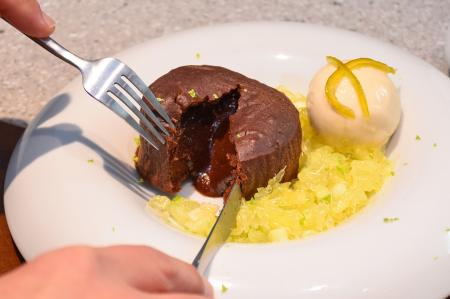 Minimalより、とろり溶け出すできたてフォンダンショ Minimalより、とろり溶け出すできたてフォンダンショ