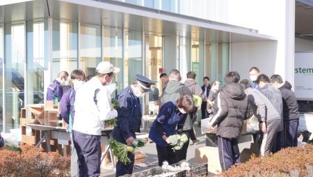 特別支援学校プレゼンツ　熊谷の物流センターで農産物