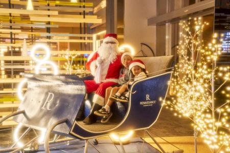 沖縄・恩納村【サンタと一緒に☆記念撮影】高さ13ｍの