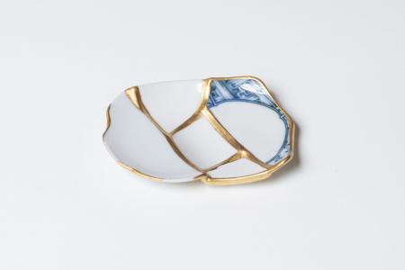 国立工芸館でCACLが制作した箸置き・陶片皿の販売を開 国立工芸館でCACLが制作した箸置き・陶片皿の販売を開