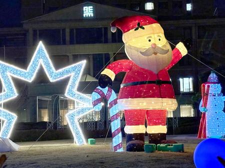 「Christmas Food Market」を12月15日（月）16時半か