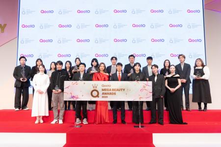 「Qoo10 MEGA BEAUTY AWARDS 2025」今年を代表するビ 「Qoo10 MEGA BEAUTY AWARDS 2025」今年を代表するビ