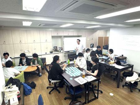 地域発アウトソーシングで産休・育休の課題を解決 地域発アウトソーシングで産休・育休の課題を解決