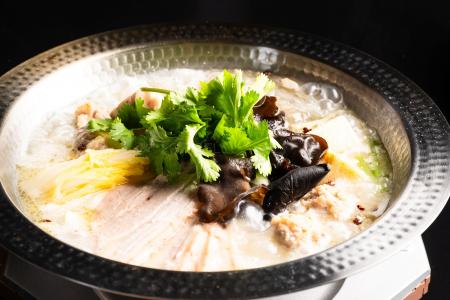 虎萬元 冬の名物「発酵白菜鍋」が進化。 虎萬元 冬の名物「発酵白菜鍋」が進化。