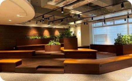 第1ターミナル中央ビル5階に成田空港最大規模のスタッ 第1ターミナル中央ビル5階に成田空港最大規模のスタッ