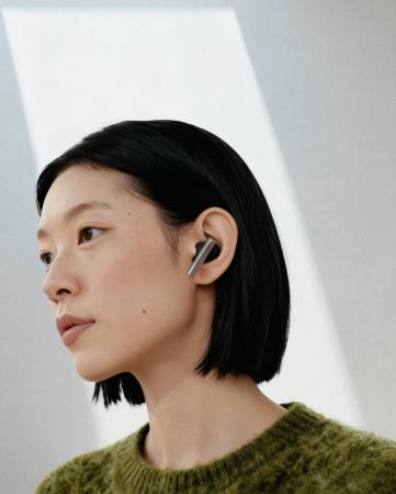 BANG & OLUFSEN、新作イヤホン、BEO GRACEを発売