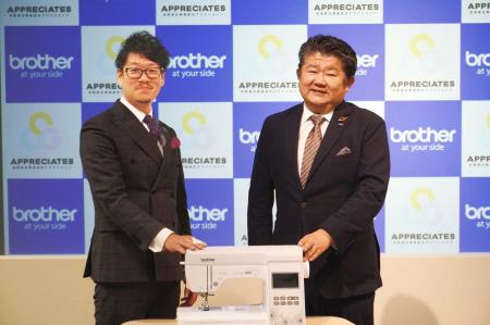 障がい者雇用の創出を行う事業組合に家庭用ミシンを寄