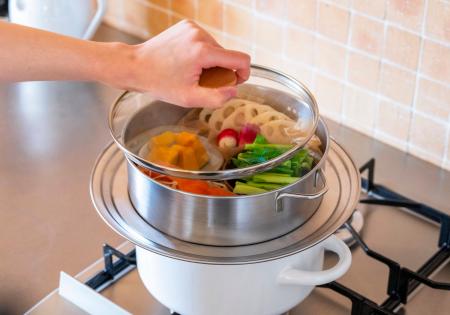 “洗える”せいろで蒸し料理をもっと手軽に！竹せいろの