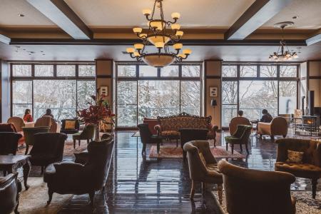 太宰治も訪れた宿で【100年の歴史を歩く】館内ツアー 太宰治も訪れた宿で【100年の歴史を歩く】館内ツアー