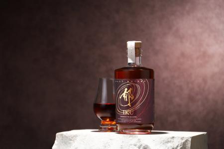 ラム樽でカスクフィニッシュした希少なモルトウイスキ ラム樽でカスクフィニッシュした希少なモルトウイスキ