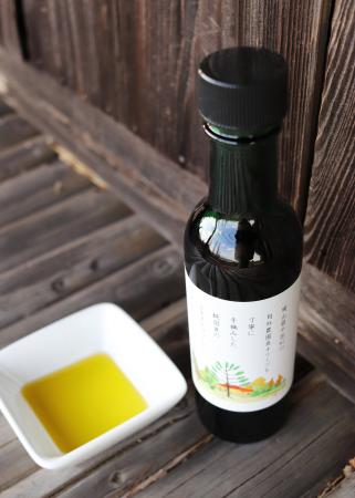 ニューヨーク品評会で7年連続金賞受賞 国産搾りたて ニューヨーク品評会で7年連続金賞受賞 国産搾りたて