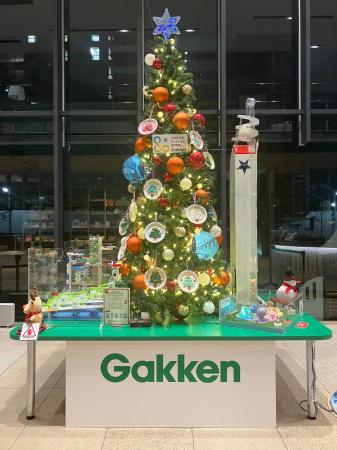 学研本社ロビーに「創業80周年 学研グループのあゆみ