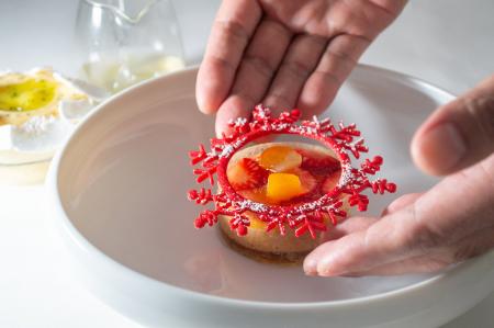 世界を征したパティシエのクリスマス限定デザートを三