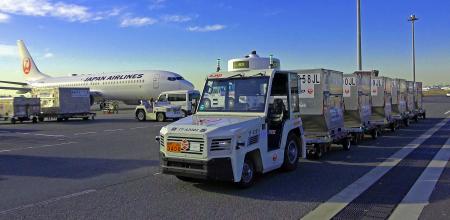 国内初！無人EVけん引車RoboCar Tractor 25T羽田空港