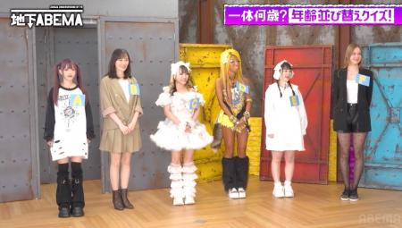 ヤマンバ風メイクの黒ギャル、高身長外国人美女、ミニ ヤマンバ風メイクの黒ギャル、高身長外国人美女、ミニ