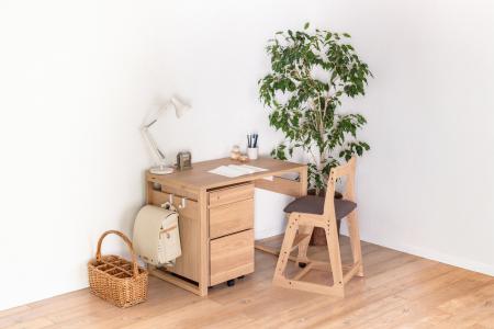 イトーキ、未就学児から大人まで“ずっとフィット”する