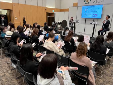 【出展報告】トイレの個室で生理用ナプキンが受け取れ