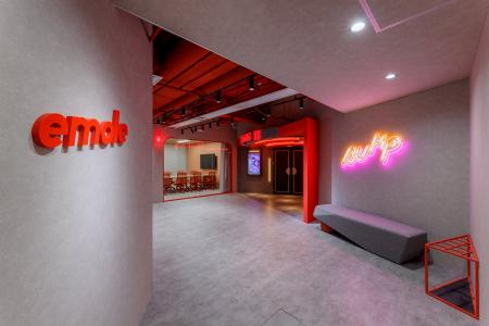 ショートドラマアプリ「BUMP」を運営するemole、組織