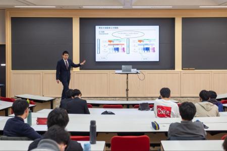 名商大、4年間の学びの集大成となる「卒業論文発表会