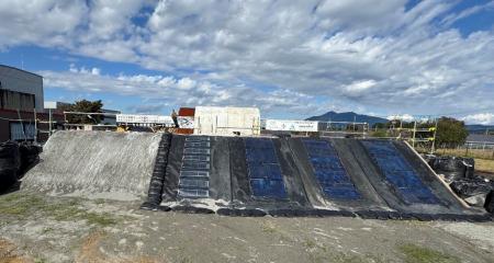 発電しながら斜面を守る「太陽電池防災シート」の実証 発電しながら斜面を守る「太陽電池防災シート」の実証