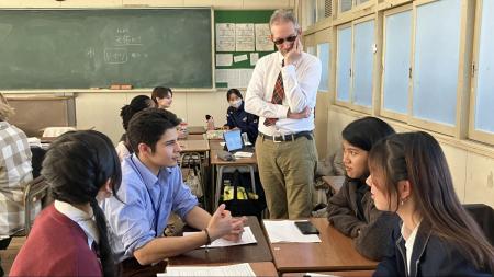 名古屋商科大学の留学生、愛知県立千種高校の生徒と日