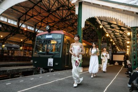 【京都芸術大学×叡山電鉄】走行する電車でファッショ