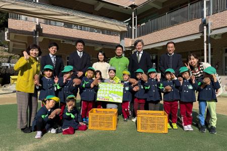 「ソラシドエコファーム」で収穫したサツマイモを熊本