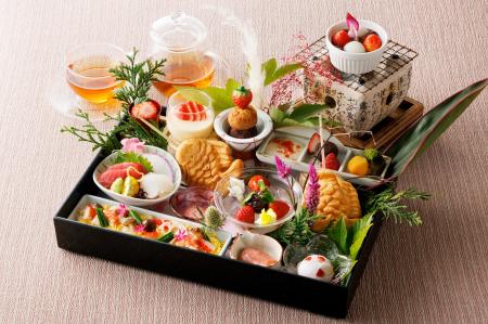 札幌エクセルホテル東急にて、苺とたい焼きの和のコラ