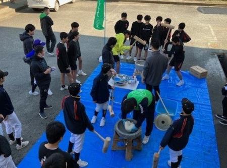 福岡市立城香中学校との共同餅つき大会を12月24日に開