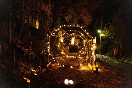 3,000本の竹灯籠が里山を照らす――「第3回 倉敷穂井田 